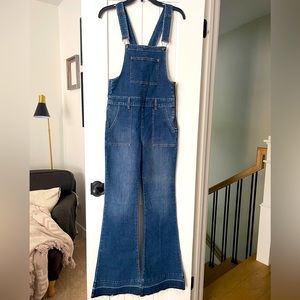 Sneak Peek Flared stretchy fitted denim overalls size Medium
